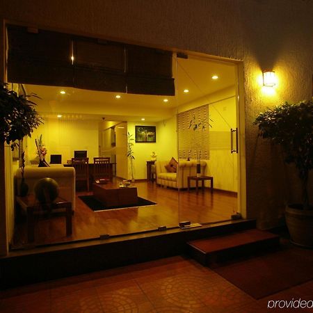 Justa Off Mg Road Hotel Bangalore Exterior foto