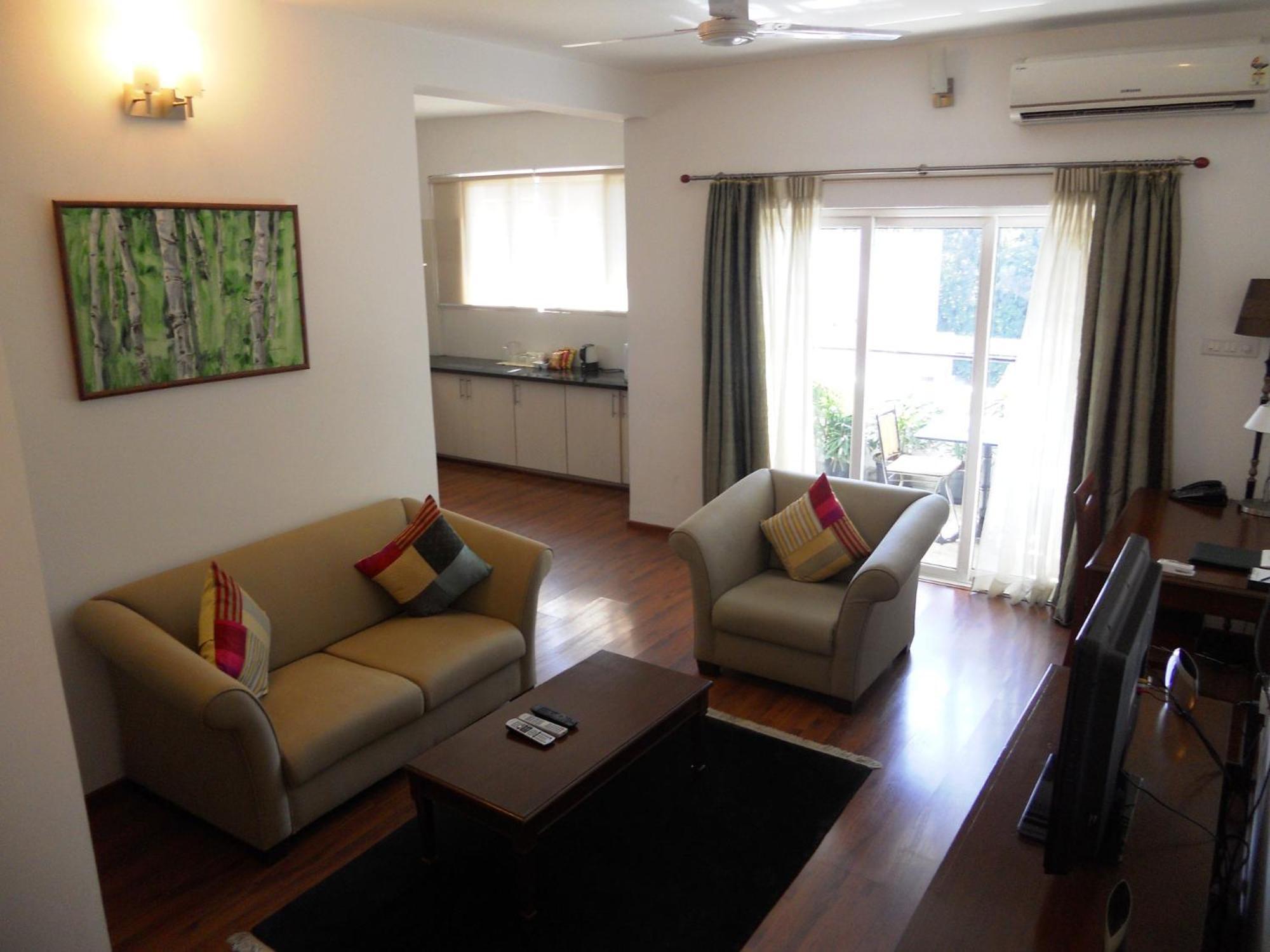 Justa Off Mg Road Hotel Bangalore Exterior foto
