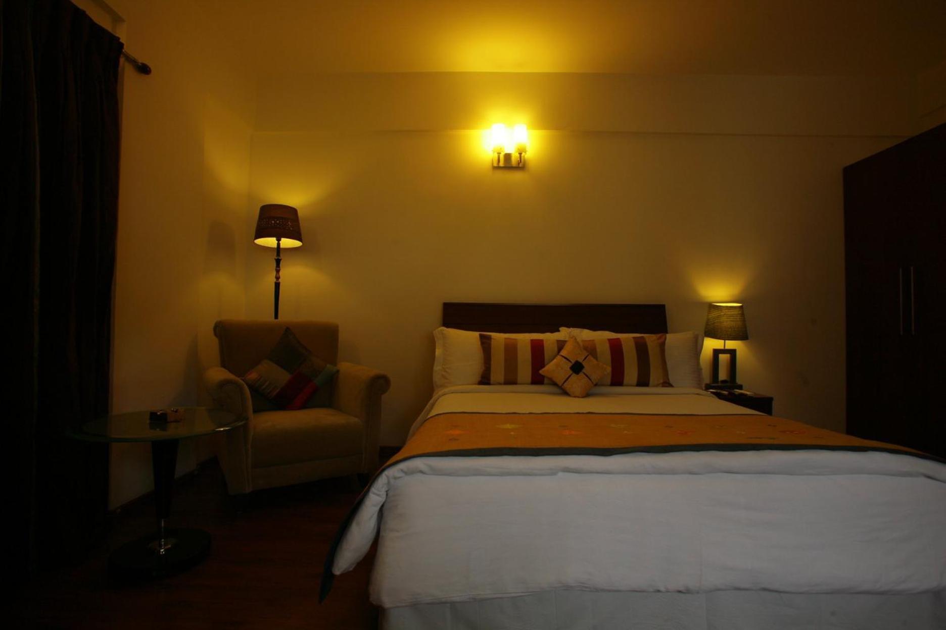 Justa Off Mg Road Hotel Bangalore Exterior foto