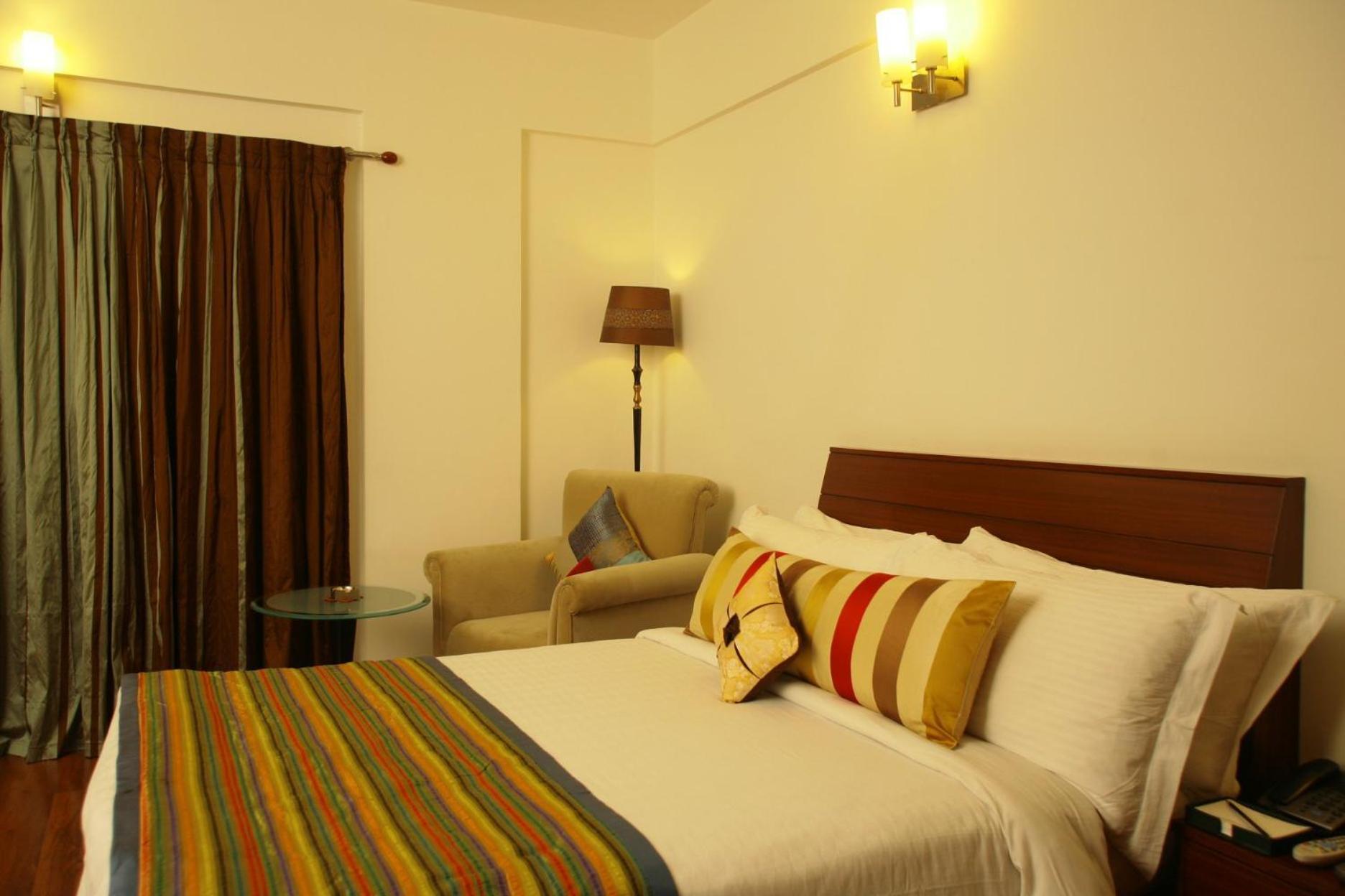 Justa Off Mg Road Hotel Bangalore Exterior foto