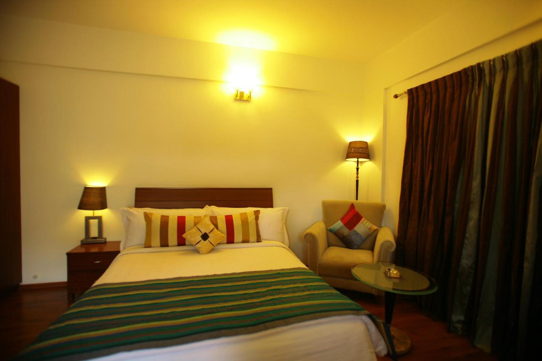 Justa Off Mg Road Hotel Bangalore Exterior foto