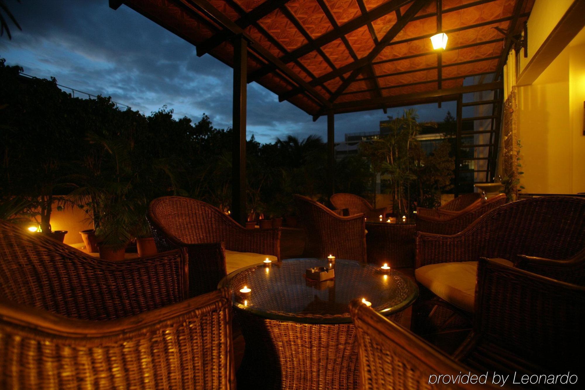 Justa Off Mg Road Hotel Bangalore Exterior foto