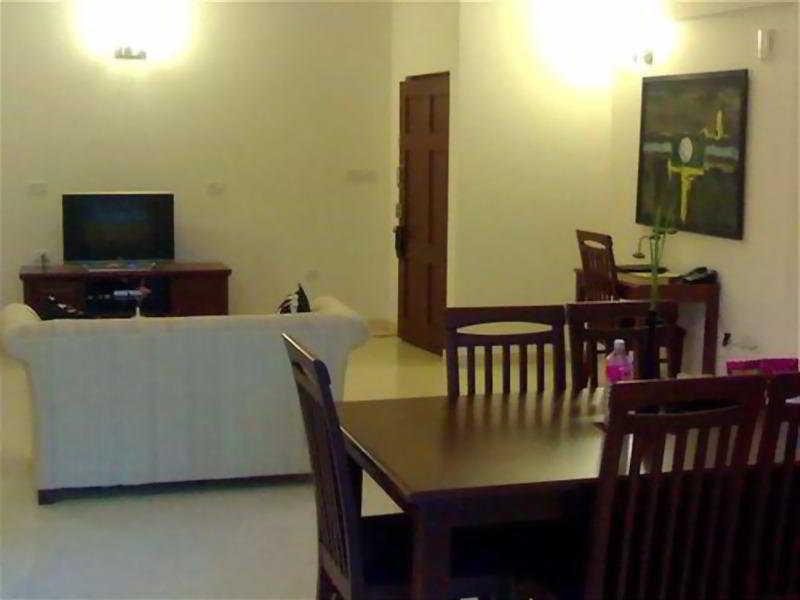 Justa Off Mg Road Hotel Bangalore Quarto foto