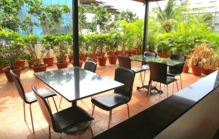 Justa Off Mg Road Hotel Bangalore Exterior foto