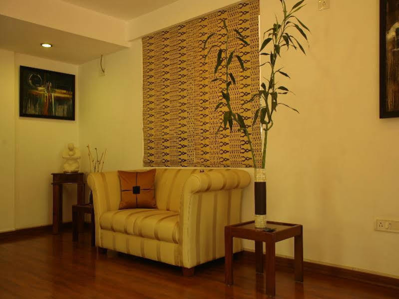 Justa Off Mg Road Hotel Bangalore Exterior foto