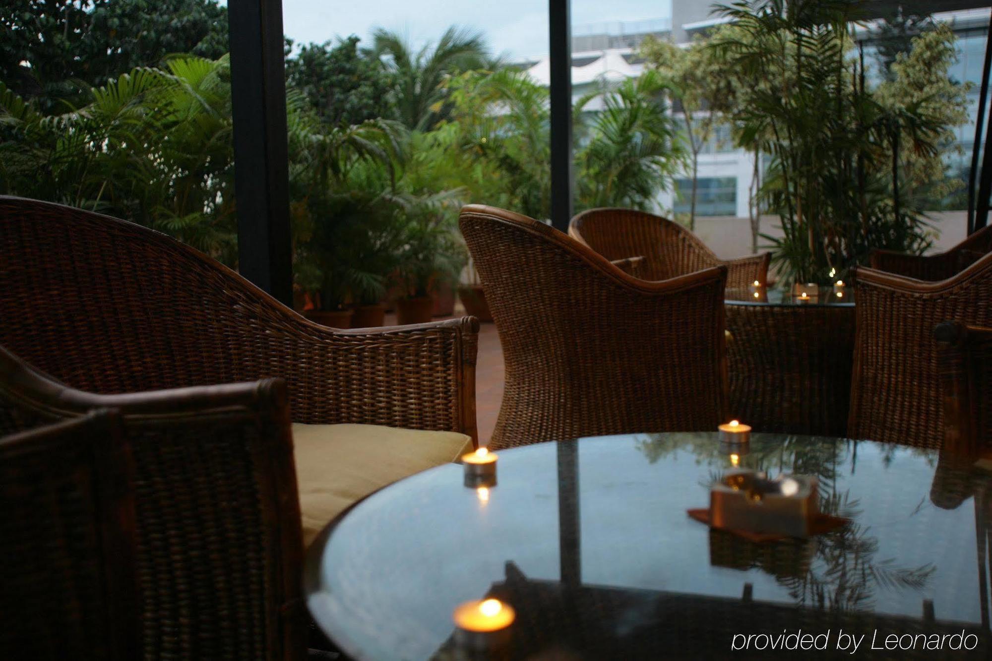 Justa Off Mg Road Hotel Bangalore Exterior foto