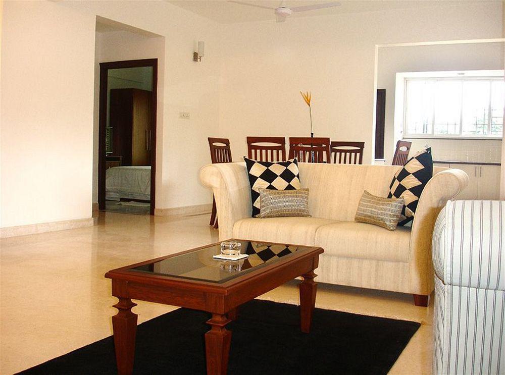 Justa Off Mg Road Hotel Bangalore Exterior foto